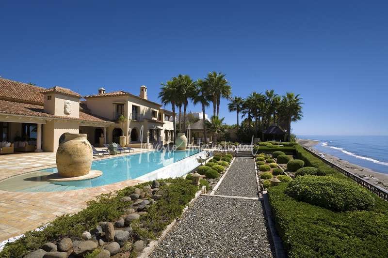  Luxury frontline beach villa in Los Monteros