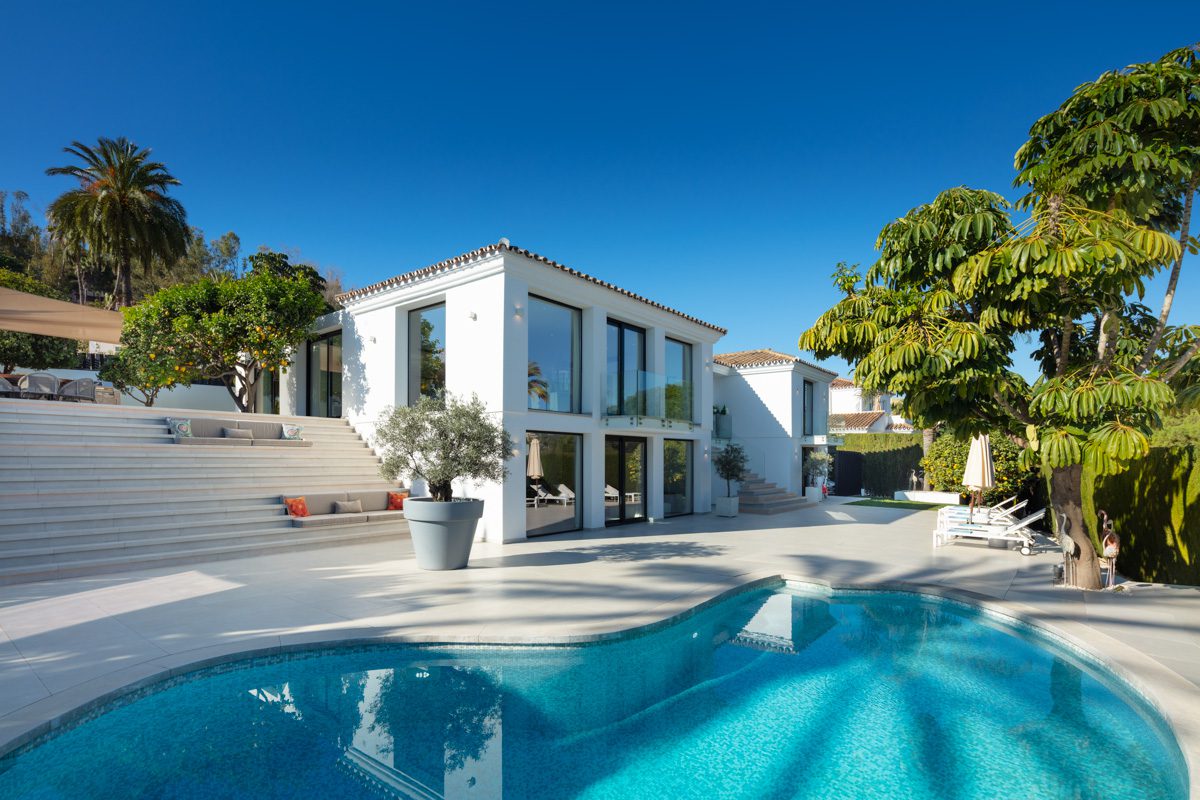  Bespoke Modern Villa in Las Brisas
