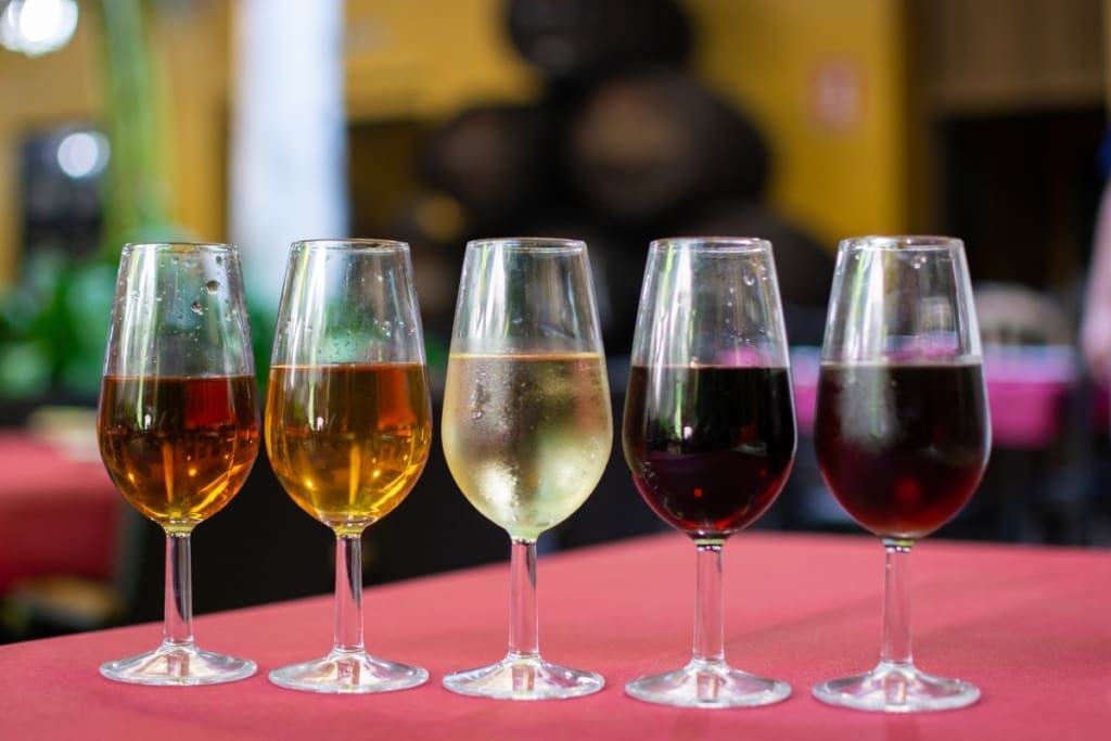 De Fascinerende Wereld van Sherry: Een Diepgaande Gids