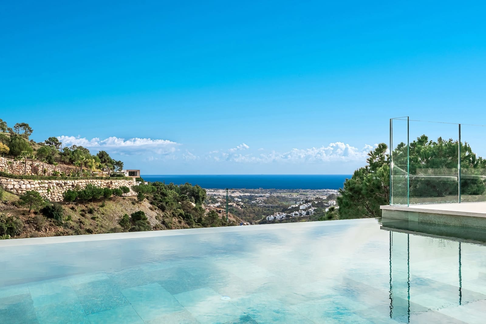 Luxury villa with panoramic sea views in El Madroñal – Villa Alfa by Ikzoekuwhuisinspanje.nl