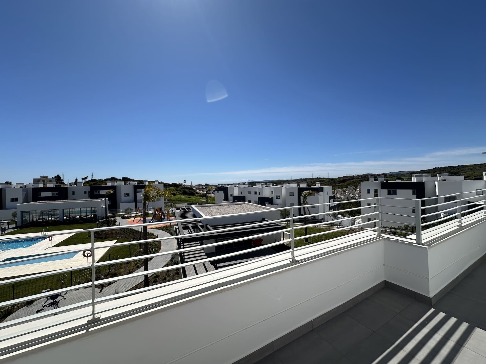 Modern apartment Valle Romano Estepona with pool and sea view Ikzoekuwhuisinspanje.nl